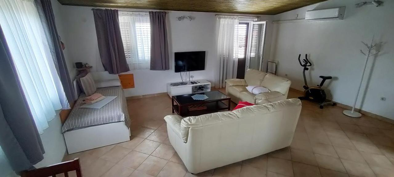 Apartamento House Elan Kornić Exterior foto